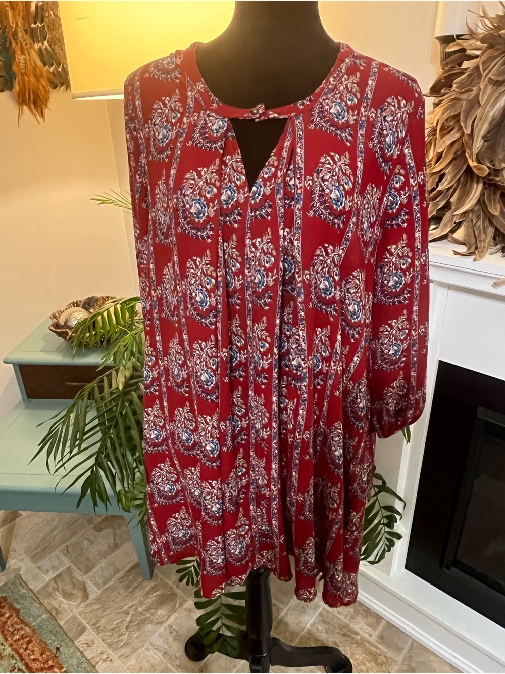 Jodifl Women's Red Floral Keyhole Tunic Top